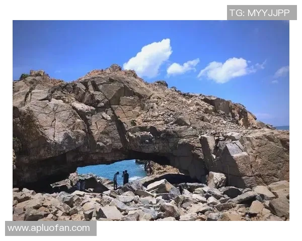 北爱尔兰与瑞士旅游攻略探秘自然风光与人文魅力 北爱尔兰与瑞士旅游攻略探秘自然风光与人文魅力